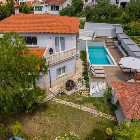 Artea Villa *