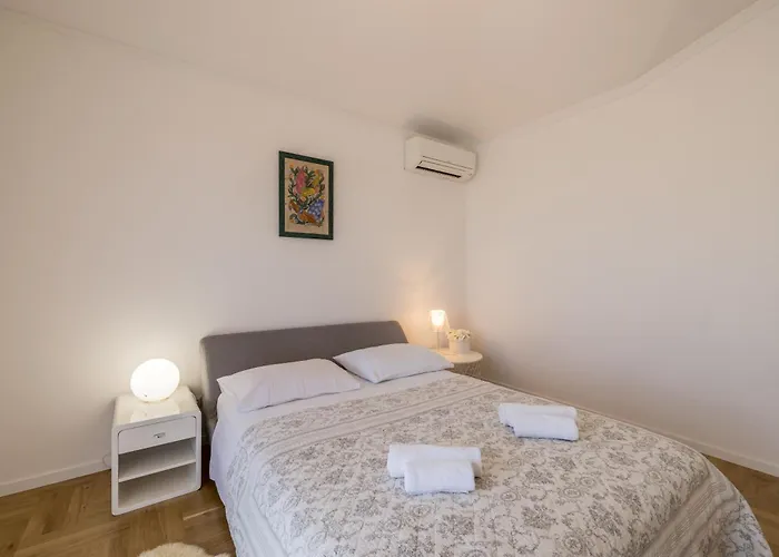 Artea, Luxurious With Heated Pool 빌라 포드스트라나