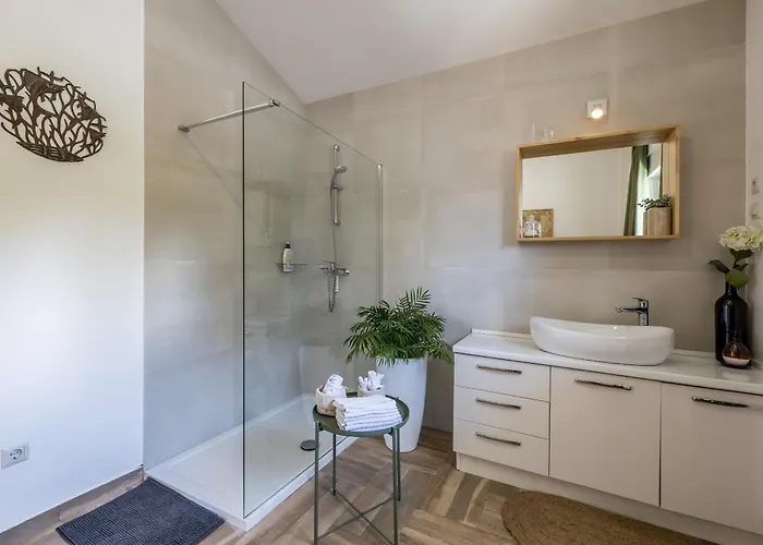 Artea, Luxurious With Heated Pool