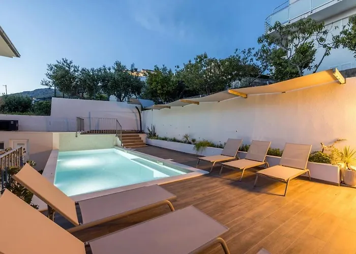 Artea, Luxurious With Heated Pool *