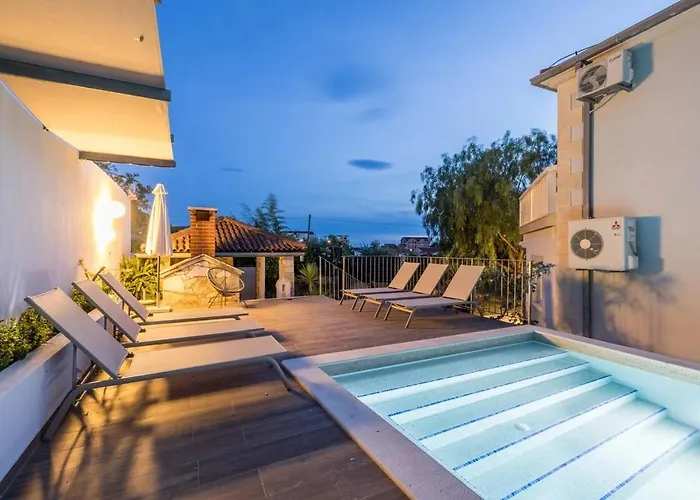Artea, Luxurious With Heated Pool * 포드스트라나