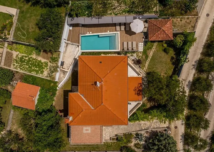 Artea, Luxurious With Heated Pool 빌라 포드스트라나