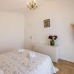 Artea, Luxurious With Heated Pool Podstrana