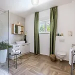 Artea, Luxurious With Heated Pool Podstrana