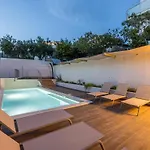 Artea, Luxurious With Heated Pool *