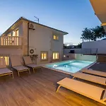 Artea, Luxurious With Heated Pool Villa