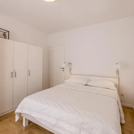 Artea, Luxurious With Heated Pool Vila