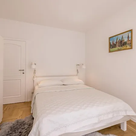 Artea, Luxurious With Heated Pool Podstrana