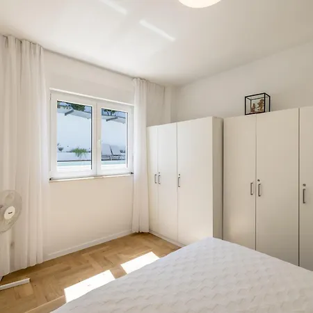 Artea * ポドストラナ