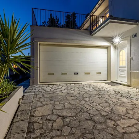 Vila Artea, Luxurious With Heated Pool *