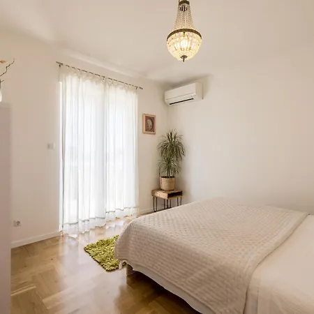 Vila Artea, Luxurious With Heated Pool Podstrana