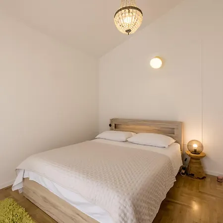 Vila Artea, Luxurious With Heated Pool Podstrana