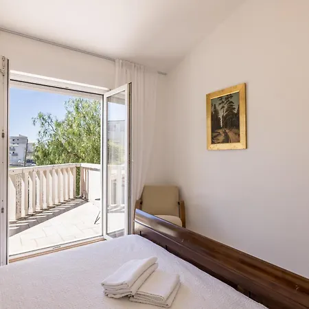Artea, Luxurious With Heated Pool Vila