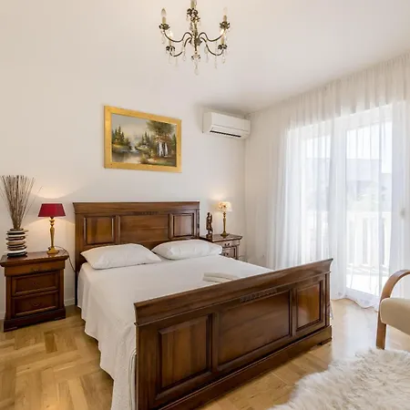 Artea, Luxurious With Heated Pool Vila *
