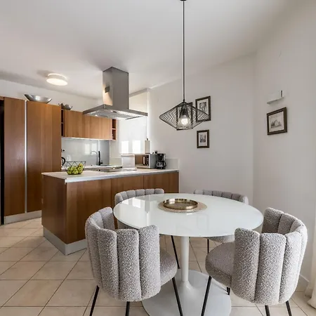 Artea, Luxurious With Heated Pool Vila *