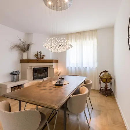 Artea, Luxurious With Heated Pool Vila *