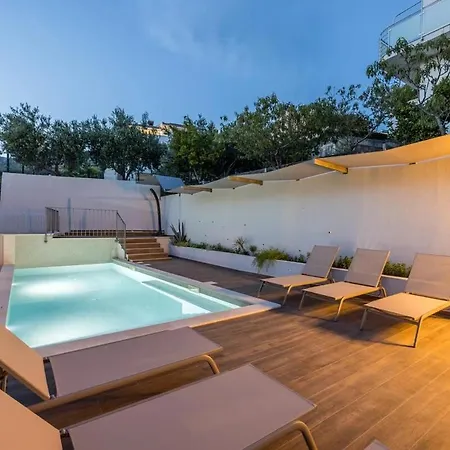 Artea, Luxurious With Heated Pool *
