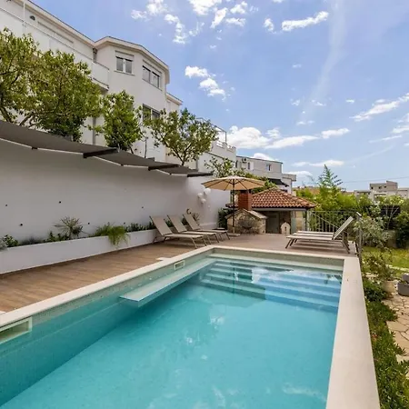 Vila Artea, Luxurious With Heated Pool Podstrana
