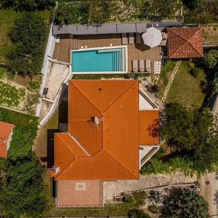 Artea, Luxurious With Heated Pool Vila Podstrana