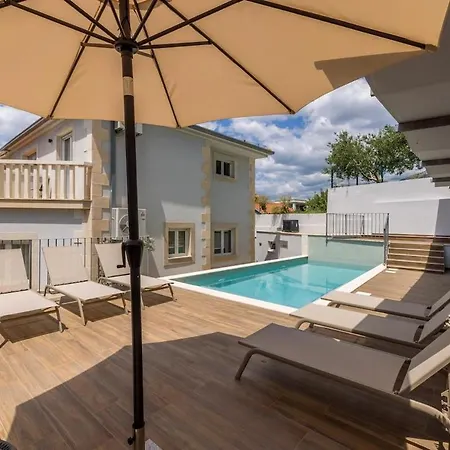 Vila Artea, Luxurious With Heated Pool Podstrana