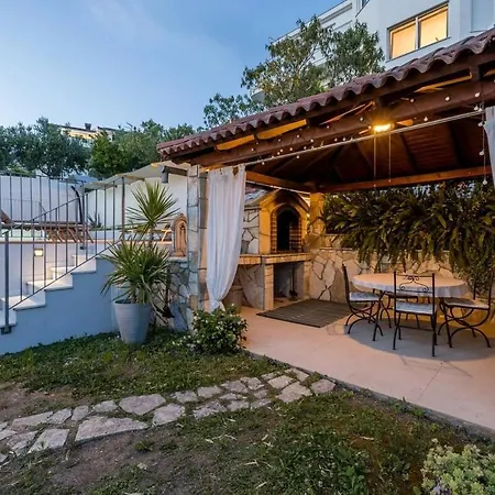 Artea, Luxurious With Heated Pool Vila Podstrana