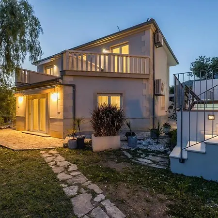 Artea, Luxurious With Heated Pool Vila Podstrana